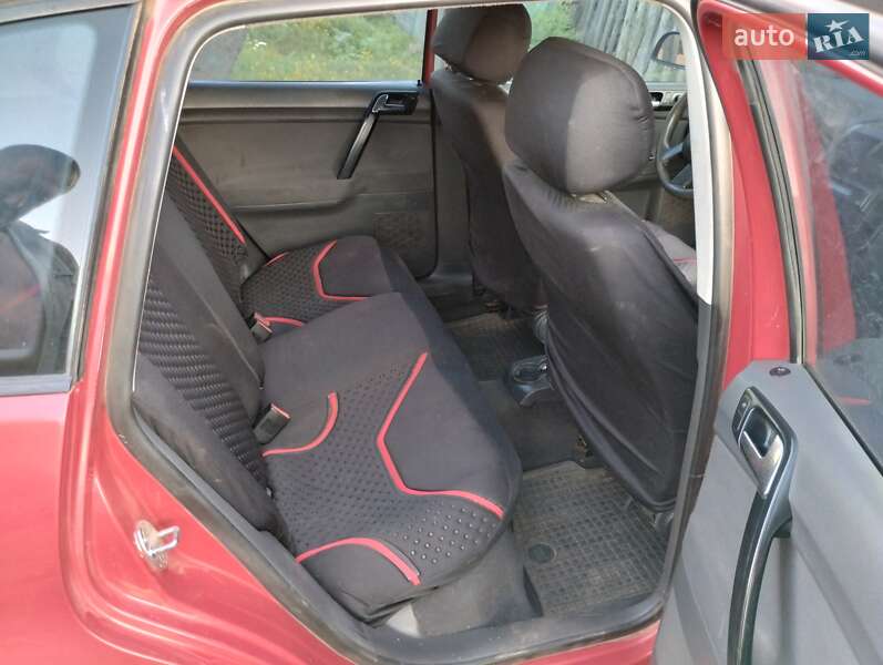 Хэтчбек Volkswagen Polo 2003 в Гадяче