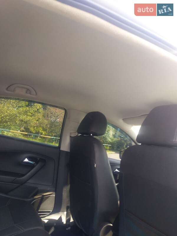 Седан Volkswagen Polo 2011 в Рівному