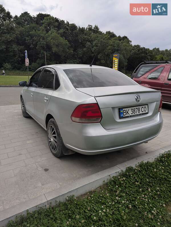 Седан Volkswagen Polo 2012 в Радивиліві