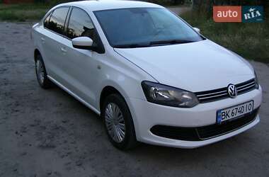 Седан Volkswagen Polo 2011 в Остроге