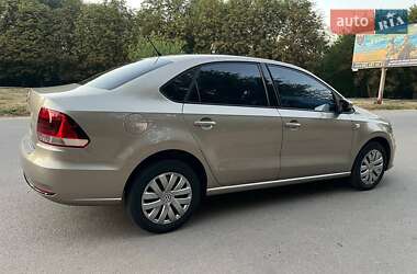 Седан Volkswagen Polo 2016 в Днепре