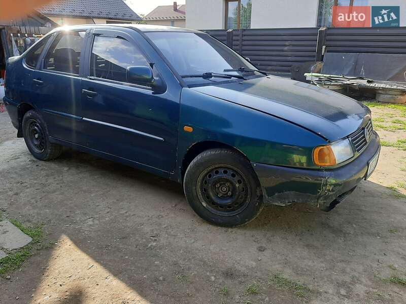 Седан Volkswagen Polo 1997 в Долині