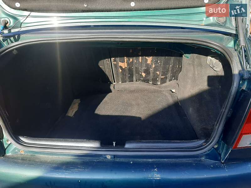 Седан Volkswagen Polo 1997 в Долині