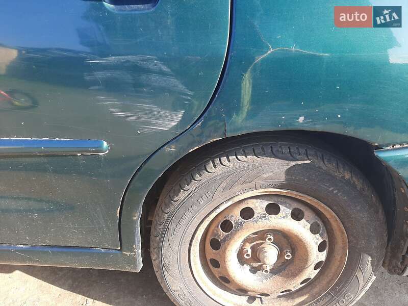 Седан Volkswagen Polo 1997 в Долині