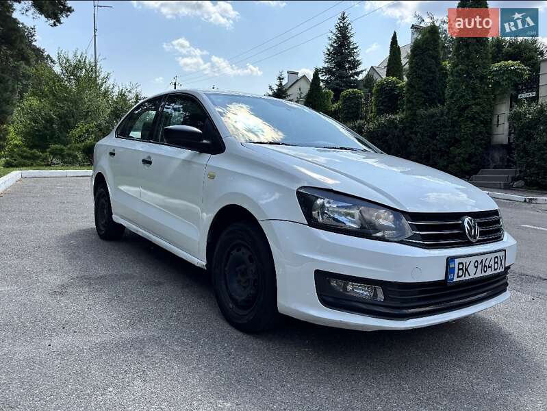 Седан Volkswagen Polo 2017 в Киеве