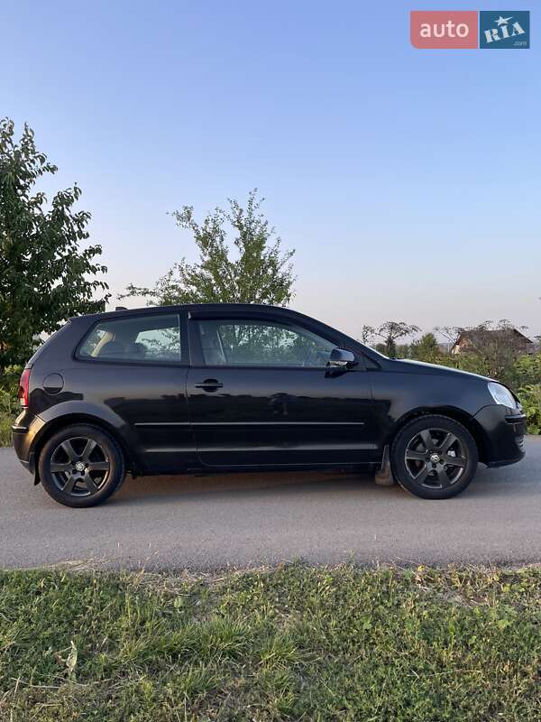 Хетчбек Volkswagen Polo 2005 в Івано-Франківську