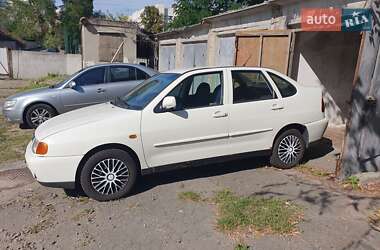 Седан Volkswagen Polo 1999 в Києві