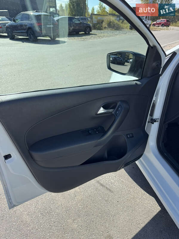 Седан Volkswagen Polo 2015 в Києві фото 11 Седан Volkswagen Polo 2015 в Києві