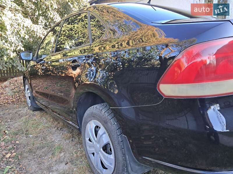 Седан Volkswagen Polo 2013 в Івано-Франківську