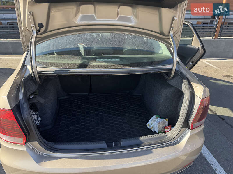 Седан Volkswagen Polo 2018 в Вишневому