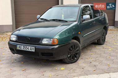 Седан Volkswagen Polo 1997 в Днепре