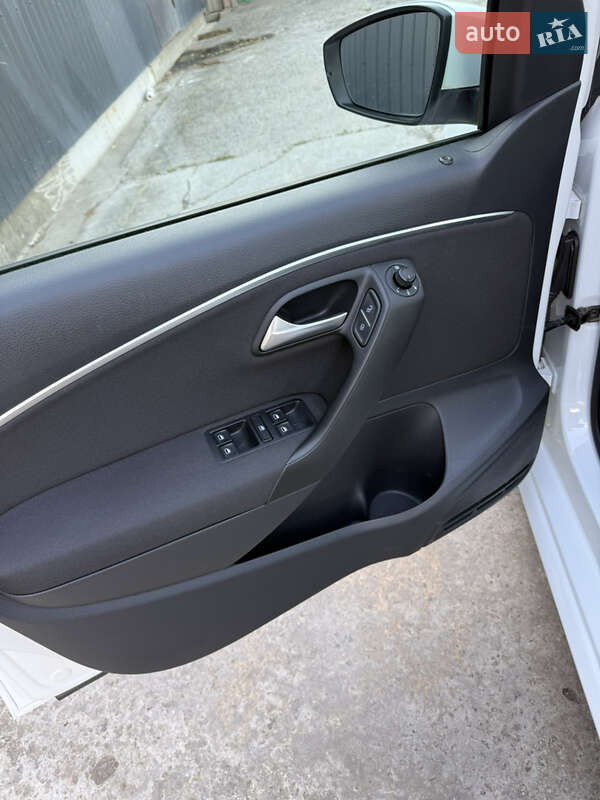 Хетчбек Volkswagen Polo 2016 в Шепетівці