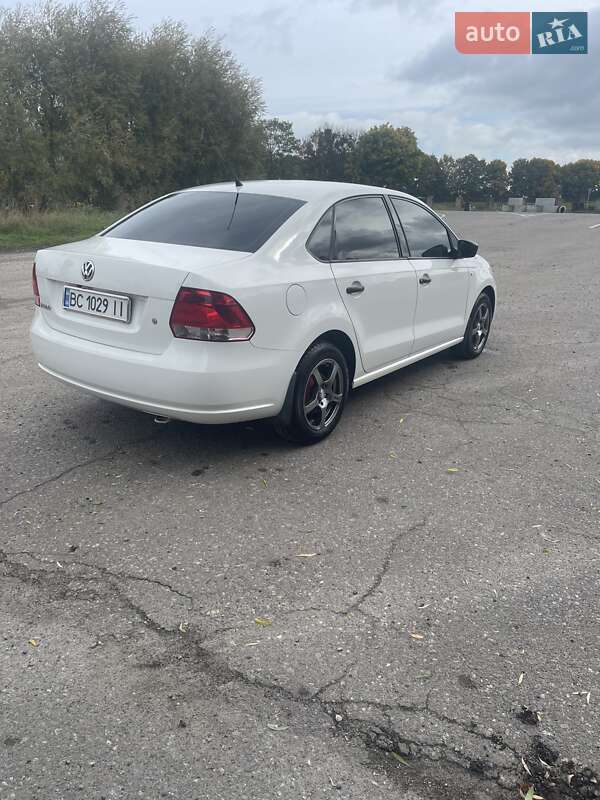 Седан Volkswagen Polo 2012 в Буську