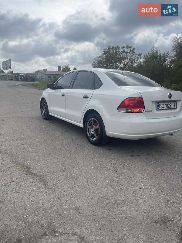 Седан Volkswagen Polo 2012 в Буську