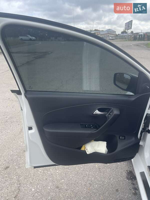 Седан Volkswagen Polo 2012 в Буську