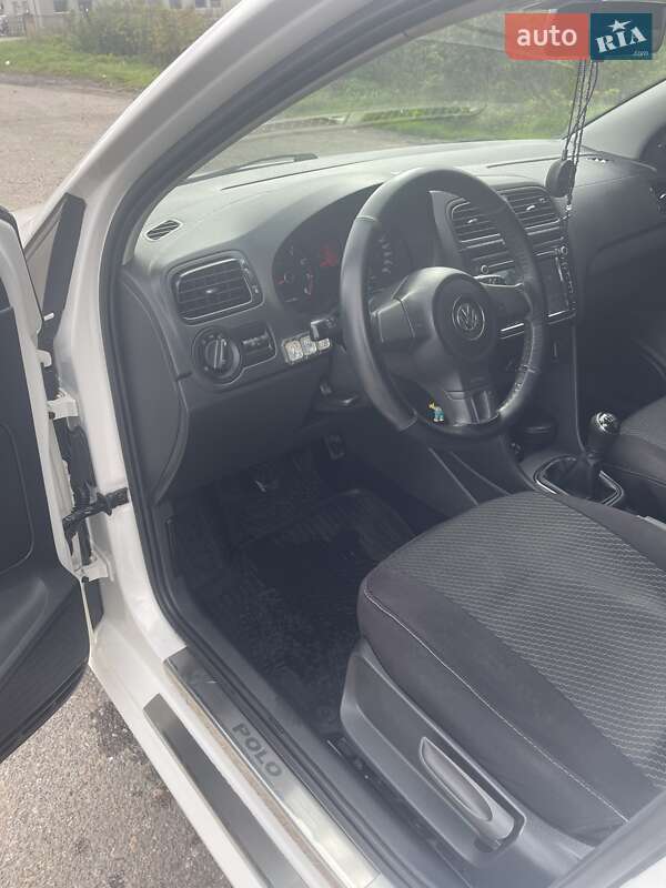 Седан Volkswagen Polo 2012 в Буську