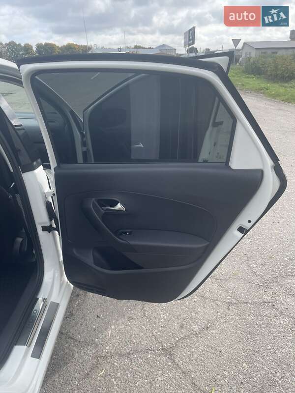 Седан Volkswagen Polo 2012 в Буську