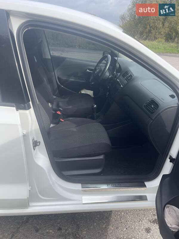 Седан Volkswagen Polo 2012 в Буську