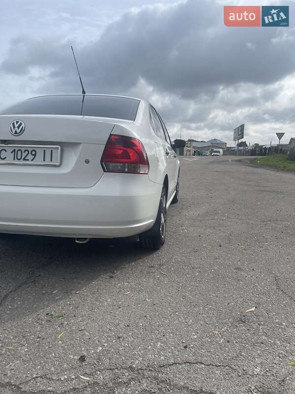 Седан Volkswagen Polo 2012 в Буську