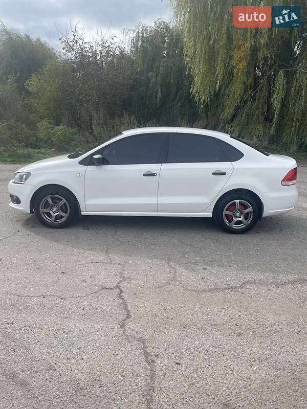 Седан Volkswagen Polo 2012 в Буську