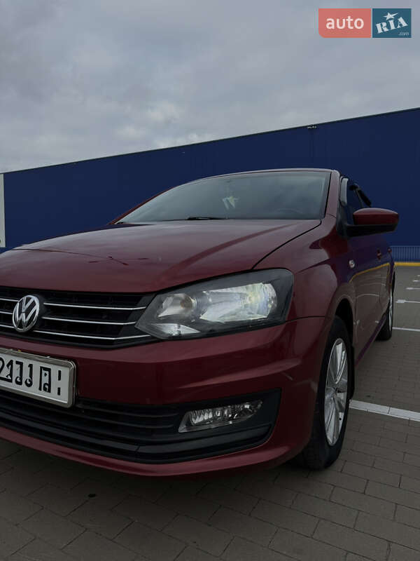 Седан Volkswagen Polo 2016 в Сумах