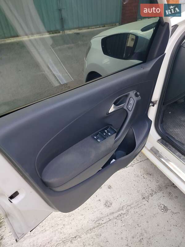 Хэтчбек Volkswagen Polo 2011 в Обухове фото 3 Хэтчбек Volkswagen Polo 2011 в Обухове