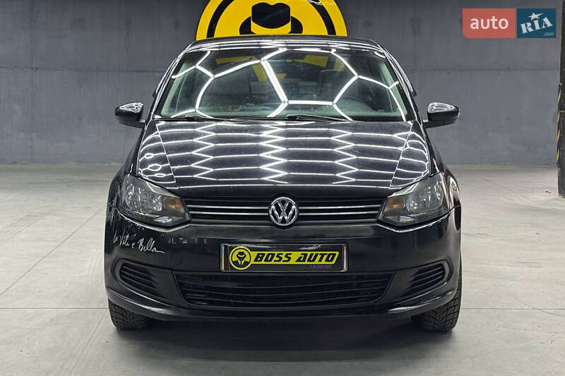 Седан Volkswagen Polo 2011 в Черновцах