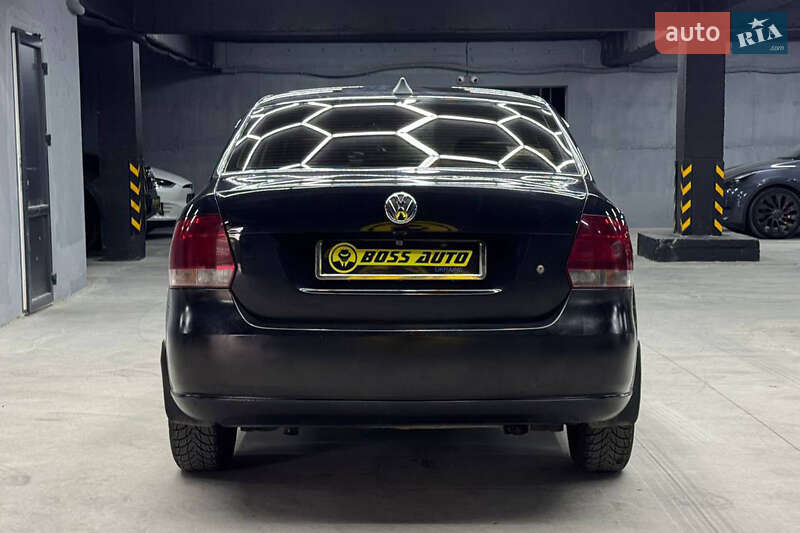 Седан Volkswagen Polo 2011 в Черновцах