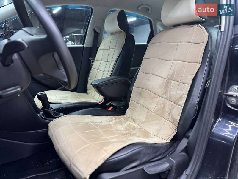 Седан Volkswagen Polo 2011 в Черновцах