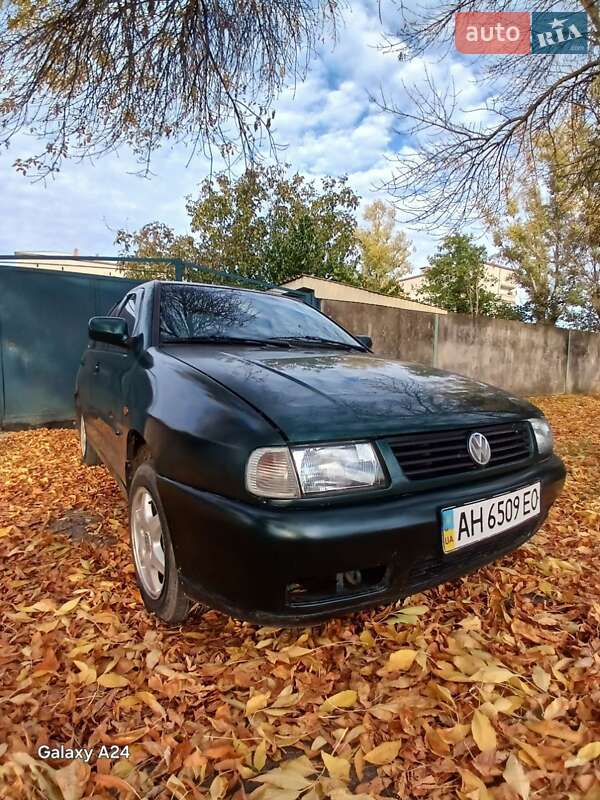 Седан Volkswagen Polo 1998 в Снигиревке