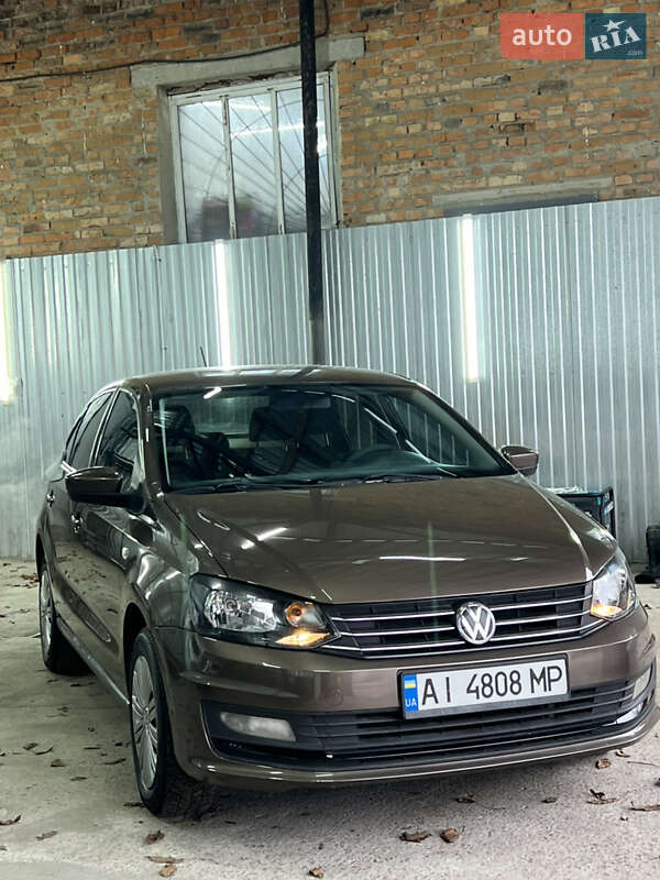 Седан Volkswagen Polo 2015 в Казатине