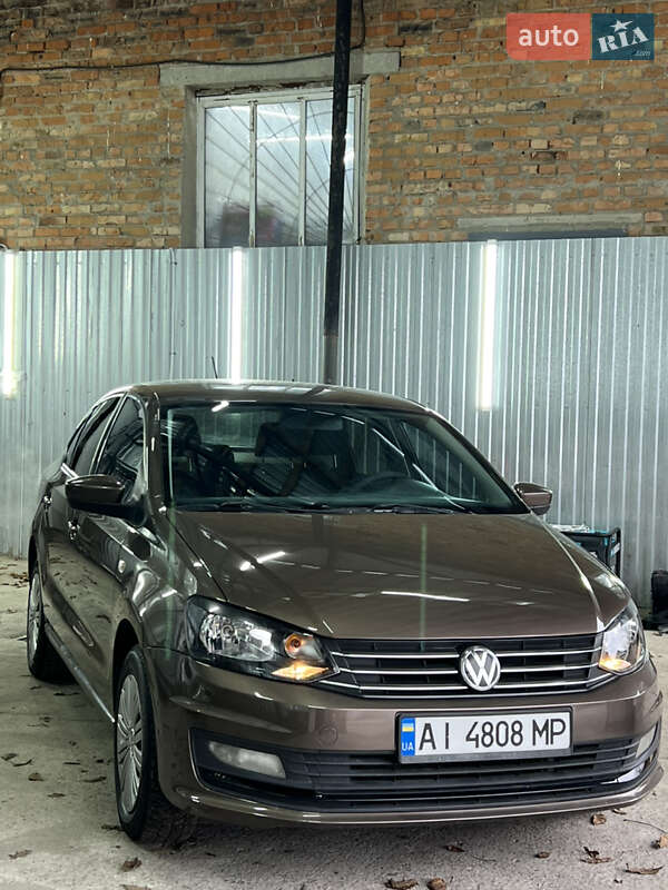 Седан Volkswagen Polo 2015 в Казатине