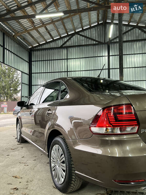 Седан Volkswagen Polo 2015 в Казатине