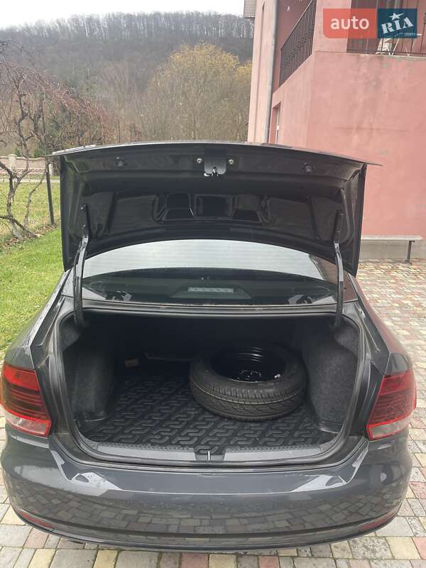 Седан Volkswagen Polo 2016 в Чорткове