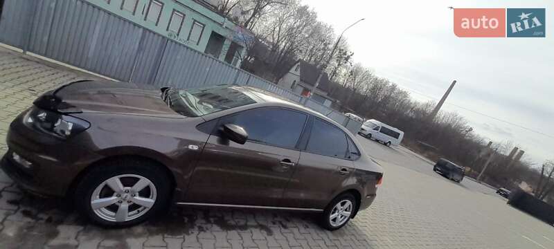 Седан Volkswagen Polo 2016 в Черновцах