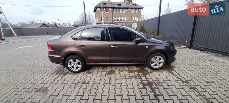 Седан Volkswagen Polo 2016 в Черновцах