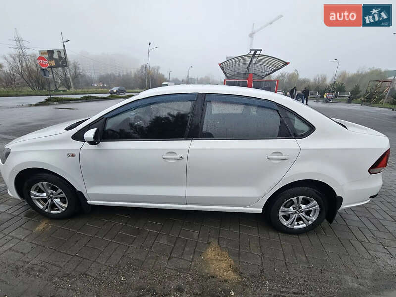 Седан Volkswagen Polo 2012 в Хмельницком