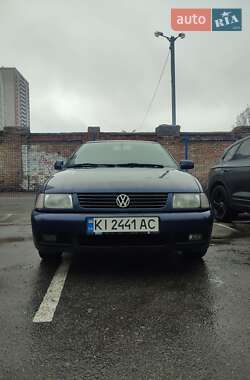 Седан Volkswagen Polo 2001 в Киеве