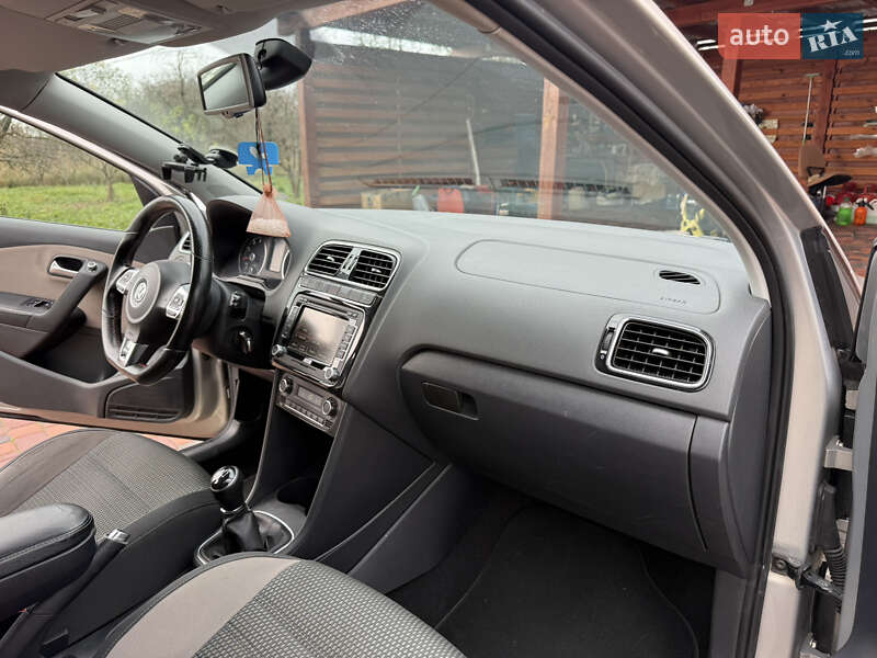 Хэтчбек Volkswagen Polo 2011 в Житомире
