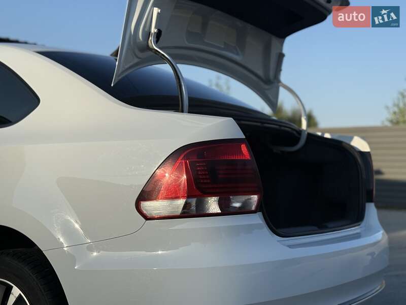 Седан Volkswagen Polo 2017 в Киеве