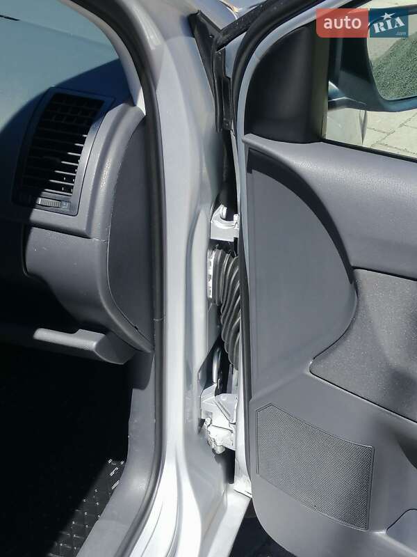 Хэтчбек Volkswagen Polo 2003 в Луцке