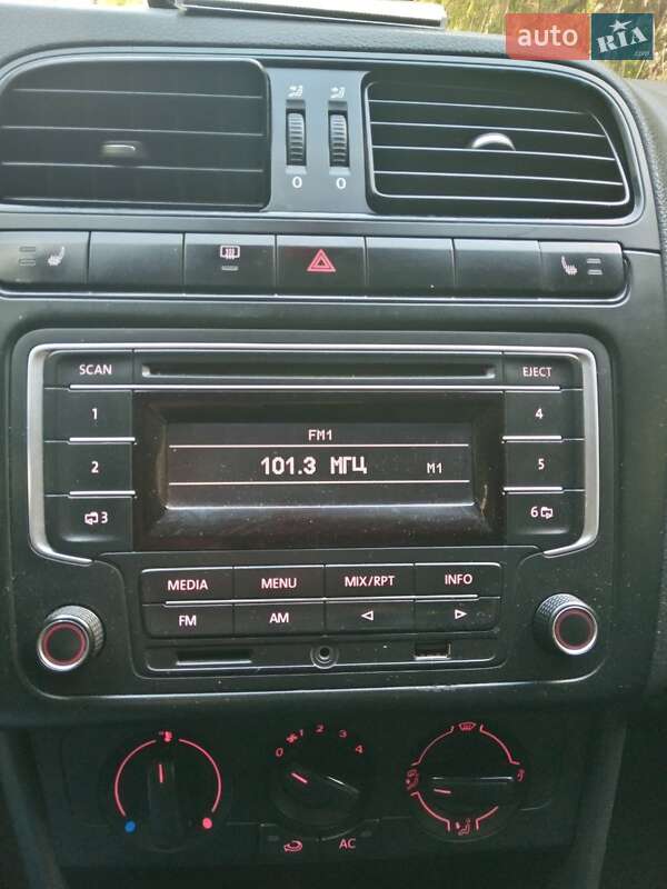 Седан Volkswagen Polo 2013 в Чернигове