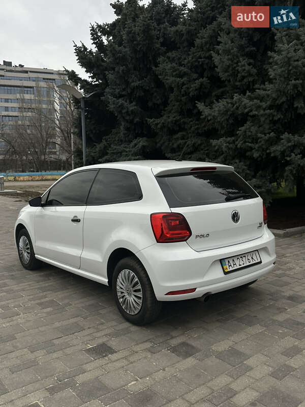 Хетчбек Volkswagen Polo 2016 в Дніпрі