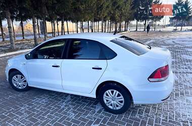 Седан Volkswagen Polo 2017 в Ровно