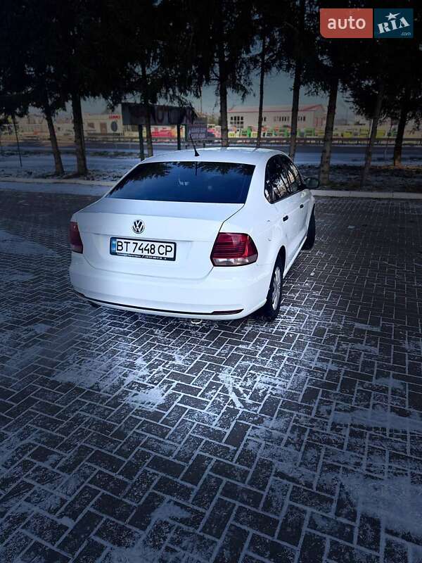 Седан Volkswagen Polo 2017 в Звягеле