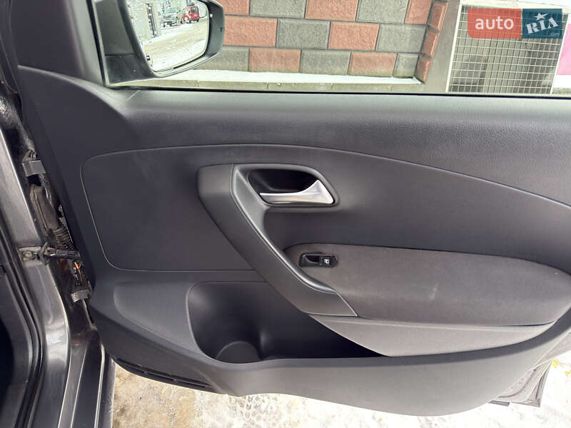 Хэтчбек Volkswagen Polo 2010 в Ровно