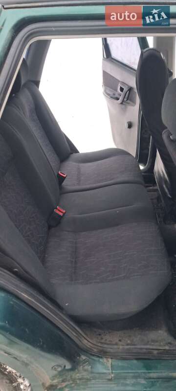 Седан Volkswagen Polo 1998 в Каневе