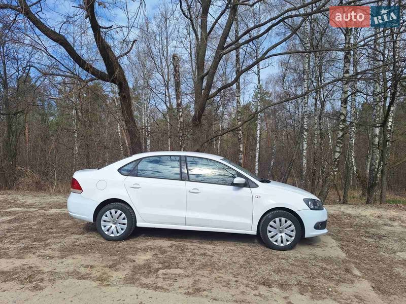 Седан Volkswagen Polo 2012 в Вышгороде