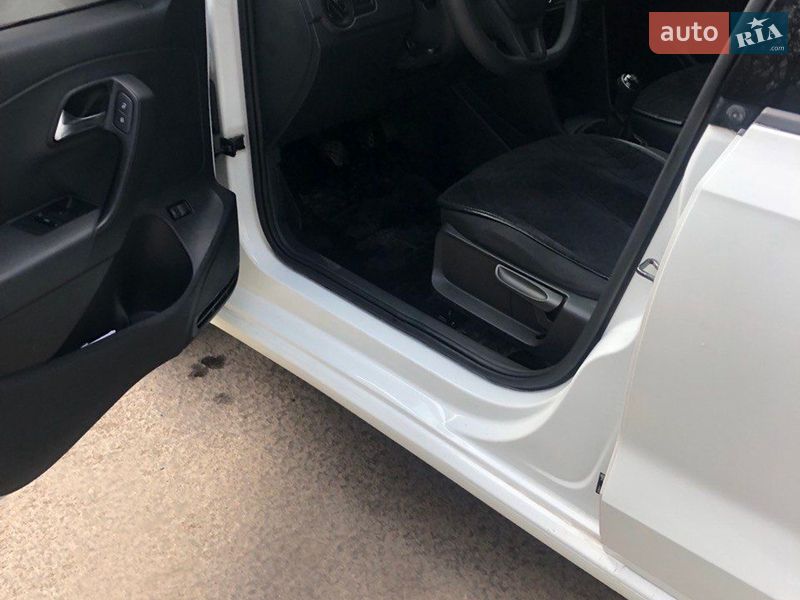 Седан Volkswagen Polo 2019 в Чернигове