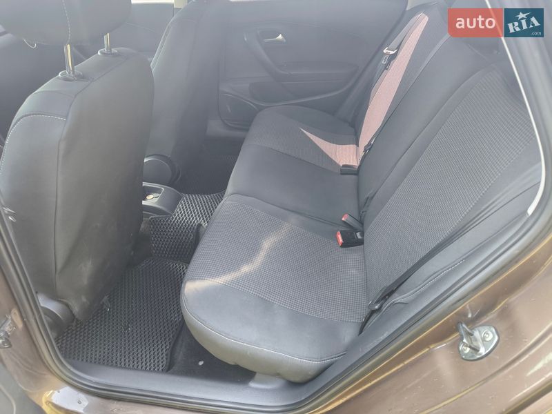 Седан Volkswagen Polo 2015 в Черновцах